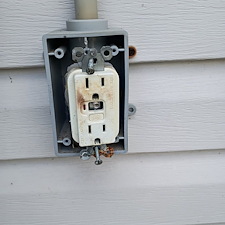 1-Licensed-Local-Electrician-in-North-Bridgedale-Metairie-LA 0