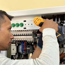 Electrician-in-Metairie-Providing-Same-Day-Meter-Socket-Installation-to-Homeowner-in-Country-Club-Estates 0