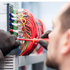 Expert-Electrical-Residential-Troubleshooting-Electrician-Fixing-Electrical-Problems-For-Homeowners 0