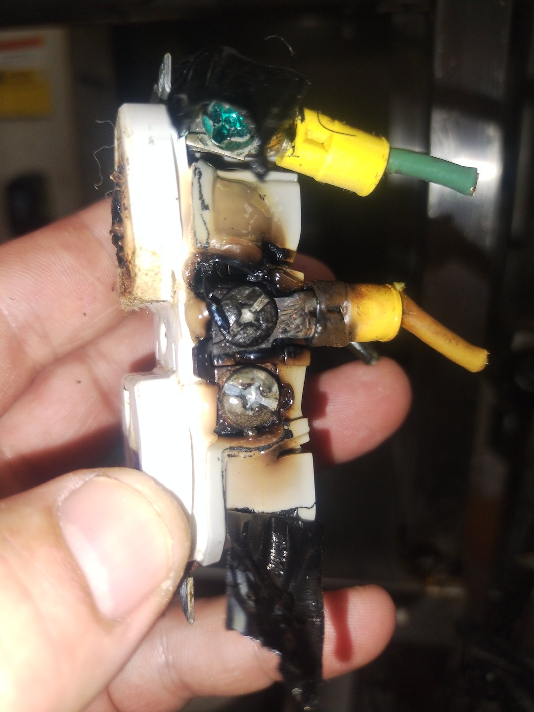 Fast Small Job Electrical Repair in Clearview Transcontinental Neighborhood, Metairie, LA.