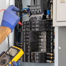 Harahan-Electrician-Helping-Homeowners-With-Top-Notch-Circuit-Breaker-Repairs 0