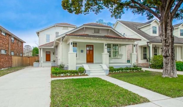Licensed Electrician Providing Flickering and Dimming Light Repair in Bonnable Place Neighborhood Metairie, LA. 70005