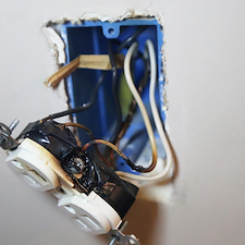 Metairie-Electrician-Servicing-the-New-Metairie-Neighborhood-with-Top-Notch-Same-Day-Small-Job-Electrical-Repairs 1