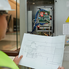 Metairie-Lakefront-Electrician-Helping-Homeowners-with-Same-Day-Electrical-Panel-Repairs 1