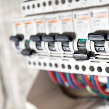 Metairie-Lakefront-Electrician-Helping-Homeowners-with-Same-Day-Electrical-Panel-Repairs 0