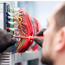 Metairie-Licensed-Electrician-Specializing-in-Outdoor-and-Indoor-Lighting-Repairs-On-Causeway-Blvd 0