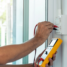 Old-Metairie-Electrician-Providing-Small-Job-Electrical-Installation-Service-to-Homeowners 1