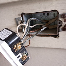 Professional-Electrician-Delivering-Emergency-Power-Outage-Restoration-Electrical-Repair-Service 0