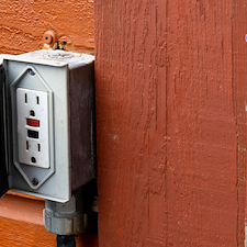 Residential-Electrician-Providing-Lighting-Repairs-for-the-Elmwood-Park-Neighborhood-in-Metairie-LA-1 0