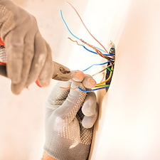 Same-Day-Circuit-Breaker-Repairs-by-Local-Metairie-in-the-Suburban-Villas-Neighborhood 0