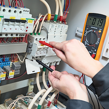 Top-Rated-Electrician-Delivers-Top-Quality-Circuit-Breaker-Repairs-in-the-Lakeside-Metairie-Neighborhood 1