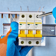 Top-Rated-Electrician-Delivers-Top-Quality-Circuit-Breaker-Repairs-in-the-Lakeside-Metairie-Neighborhood 0